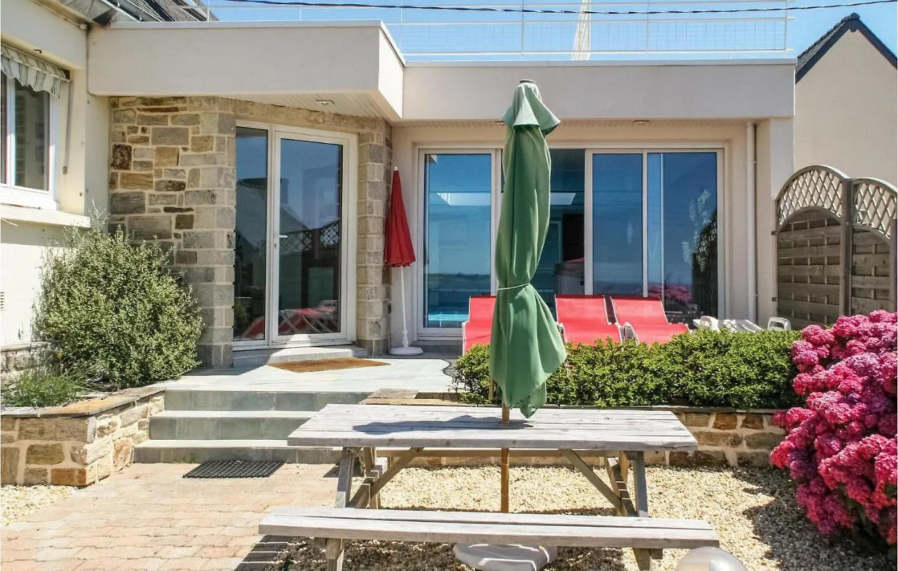 Semesterbostad Stunning Home In Moelan Sur Mer